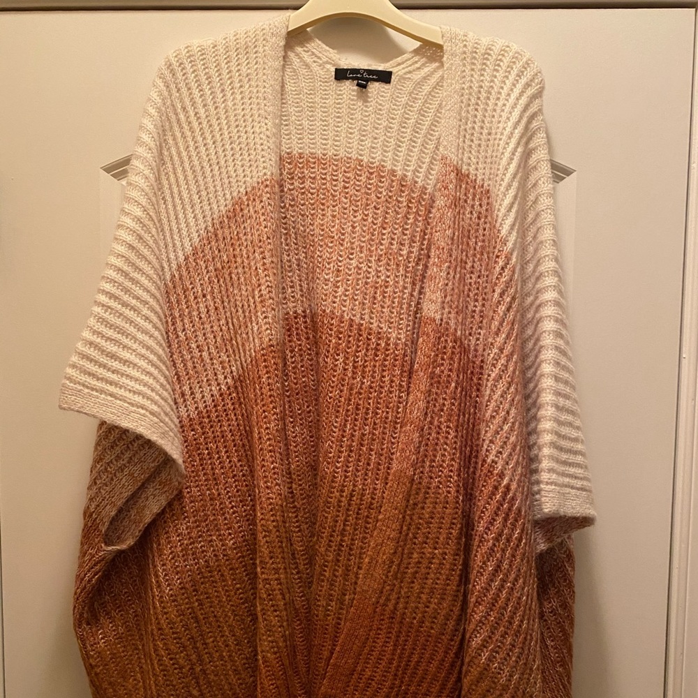 One size fits all wrap/cape. Fringe hem. Like new.